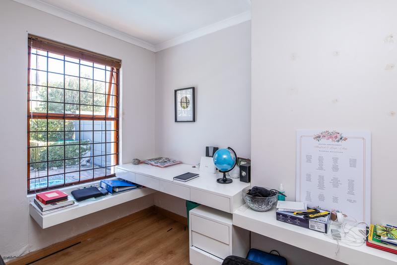 To Let 3 Bedroom Property for Rent in Lakeside Western Cape